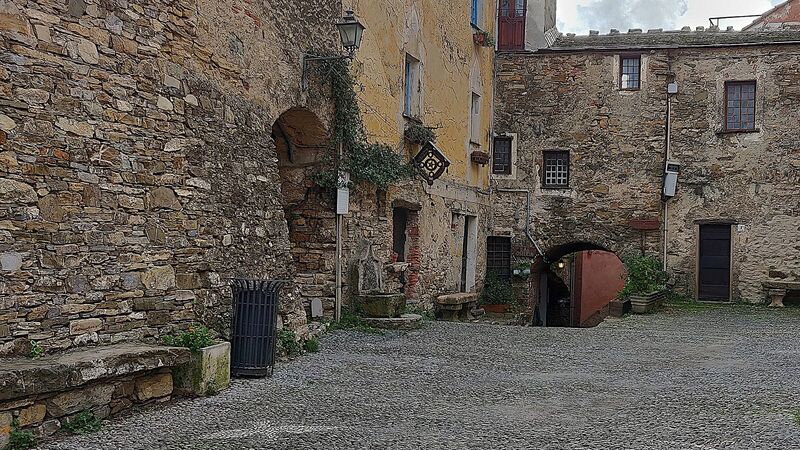 Colla Micheri Piazza